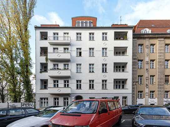 2 Zimmer mit *Balkon*: Gründerzeit-Wohnung im beliebten Friedrichshain – nahe Volkspark!