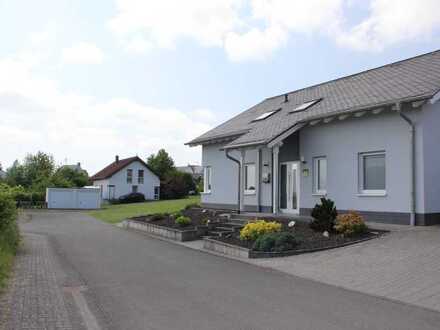 Charmant und gemütlich! Modernes Enfamilienhaus mit Fernsicht in ruhiger Lage!
