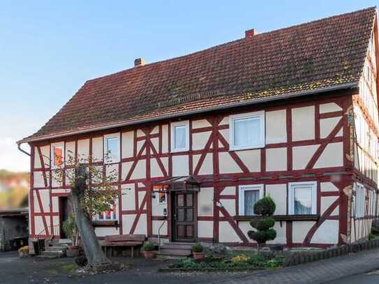 Kulturdenkmal mit Charme: Sanierungsbedürftiges Bauernhaus mit Potenzial in Dammersbach