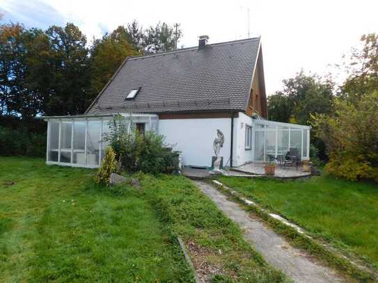 Renovierungsbedürftiges Haus auf großen Grundstück mit Potential in Wehringen.