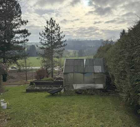 Zweifamilienhaus mit Garage, großer Garten und idyllischer Aussicht in Abtsgmünd