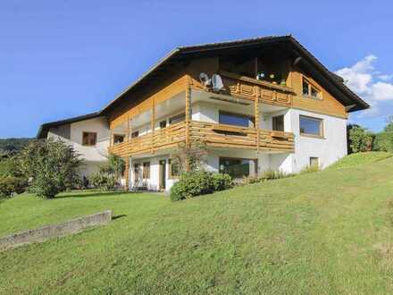 Geräumiges Mehrfamilienhaus mit schöner Aussicht in ruhiger Lage