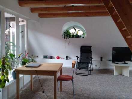 Schöne 2-Zimmer-Dachgeschoss-Wohnung mit Loggia, EBK, Fahrstuhl in Mindens Innenstadt