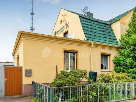 DHH auf gr. Grundstück mit Terrasse und Garage | ZFH möglich | 2 Tageslichtbäder | Guter Zustand