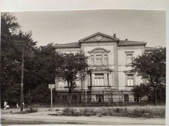 Denkmalgeschützte Villa mit Sanierungsbedarf und Parkanlage + Nebenhaus mit 120qm WF