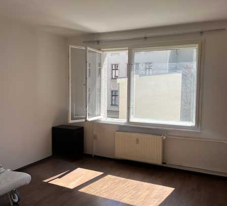 2-Zimmerwohnung nahe Savigny-Platz