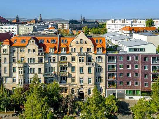 Innere Neustadt. Nobles Altbaujuwel mit Loggia und Stadtblick.