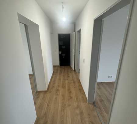 Schöne und vollständig renovierte 3-Zimmer-Wohnung mit Einbauküche in Kaiserslautern