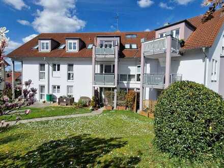 Gepflegte Erdgeschosswohnung mit drei Zimmern, Einbauküche und Terrasse, in Sersheim