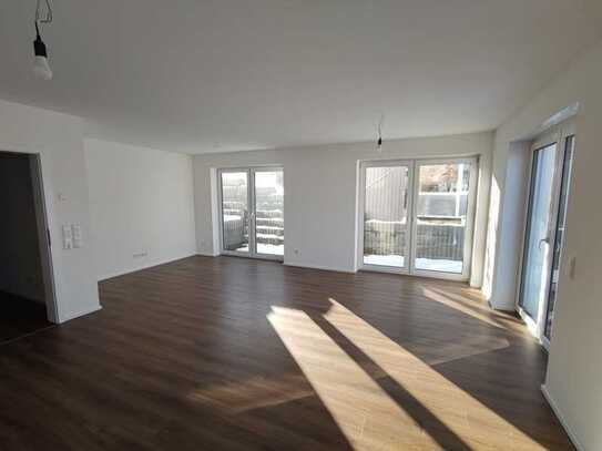 Exklusive, neuwertige 3-Zimmer-Terrassenwohnung mit geh. Innenausstattung mit Balkon und EBK