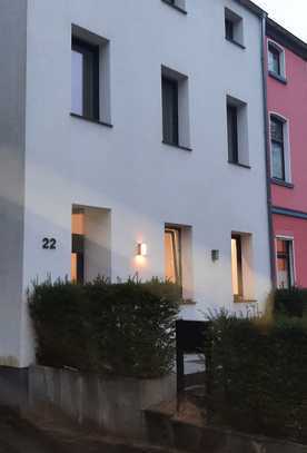 Modernisiertes Wohnhaus in DU-Neudorf mit Loggia - Wohnfläche 170 qm