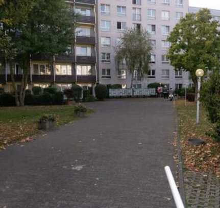 Stilvolle, vollständig renovierte 1-Zimmer Appartement mit Balkon und Duplex Garage in Mainz