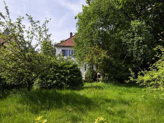 Traumgrundstück mit fast 3000 qm & historischer Villa zur Sanierung