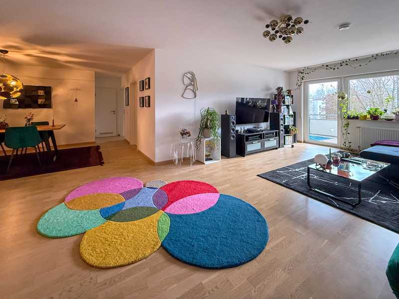 Gut geschnittene, kernsarnierte 4,5 Zimmer Wohnung mit Seeblick in Möhringen