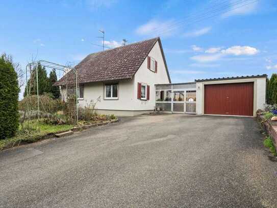 Einfamilienhaus mit Garage und schönem Garten