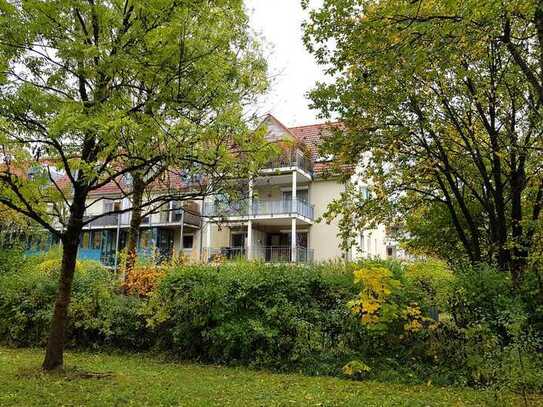 Schicke Garten-Wohnung mit West-Terrasse, Laminatboden, EBK, Bad mit Fenster