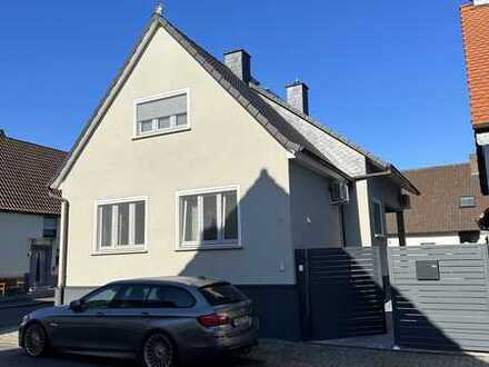 VON PRIVAT!!! freistehendes EFH mit schönem Garten