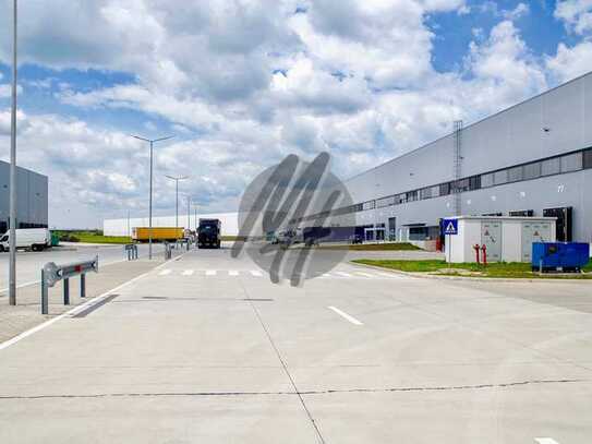 KEINE PROVISION ✓ NEUBAU ✓ Lager-/Logistik (9.000 m²) & variabel Büro-/Mezzanine (900 m²)