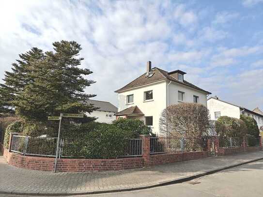 *** Stilvolles freistehendes 1-Familienhaus mit großer Garage und herrlichem Garten! ***