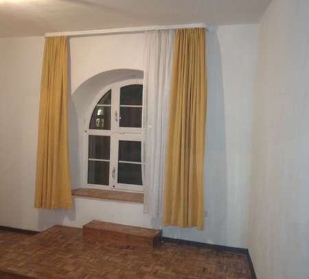 Günstige 1,5-Zimmer-Wohnung/Atelier/Büro in Gernsbach