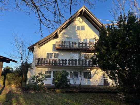 Wohnhaus mit Werkstatt, idyllisch im Grünen