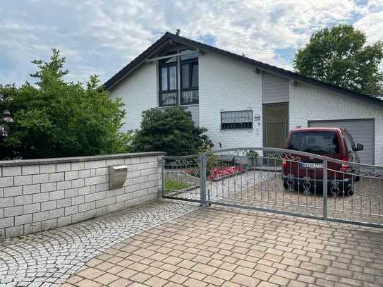 Freistehendes Einfamilienhaus mit großem Garten in Berkheim