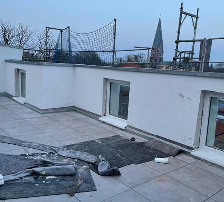 3-Zimmer-Penthouse-lux. Innenausstattung mit großer Dachterrasse Ausblick Wasserturm