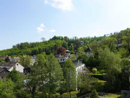 Großzügige 4-5 Zimmer Maisonettewohnung mit Fernsicht über das Wesselbachtal! Keine