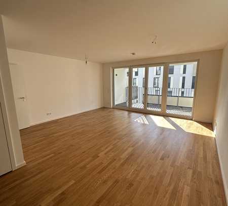 Erstbezug mit Balkon und Einbauküche: Exklusive 3-Zimmer-Wohnung mit geh. Innenausstattung