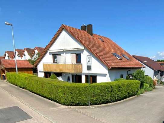 Naturnahe und gepflegte Doppelhaushälfte in ruhiger Randlage von Bissingen mit Stellplatz und Garage