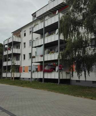 Schöne 4-Zimmer-Wohnung mit Balkon in Würzburg