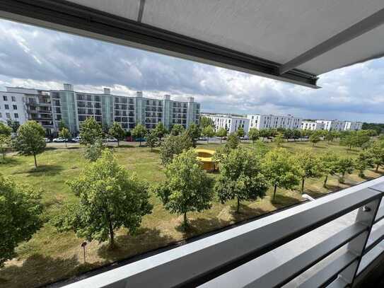 Sonnenverwöhnte Penthouse-Wohnung mit Süd-Dachterrasse und Traumblick ins Grüne!