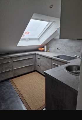 Dachgeschoss mit Einbauküche 55 m² - 3.0 Zi.