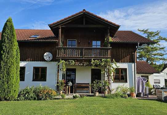 schöne geräumige 3-Zimmer-Wohnung OG mit Süd Balkon und großen Rasen, 83059Mitterhart