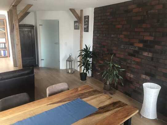 Wunderschöne 2-Zimmer-DG Wohnung mit hochwertiger Ausstattung und EBK im Zentrum, Nähe Bahnhof