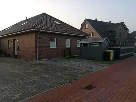 Moderne 3,5-Zimmer-Doppelhaushälfte mit Einbauküche in Emden