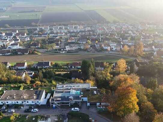 Split Level | hohe Decken | Alpenblick | 4-Zimmer-Wohnung in Oberelchingen