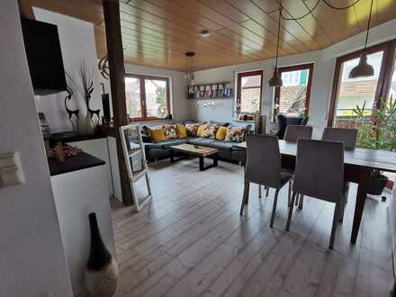 Ansprechende helle 3-Zimmer-Wohnung mit Balkon in Dettingen unter Teck