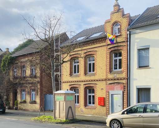 Möbliertes Denkmal für Fünfer-Wohngemeinschaft in Hangelar