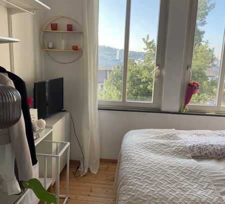 Untermiete ab April Zimmer mit Ausblick über die Stadt