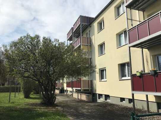 W3306 - Kleine 3-Raum-Wohnung mit Balkon im grünen Wohngebiet