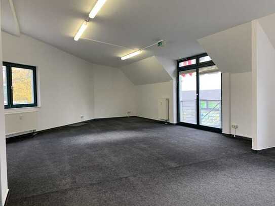 Gewerbeflächen für Büro / Praxis / Kanzlei von 40 - 135 m² flexibel anmietbar.