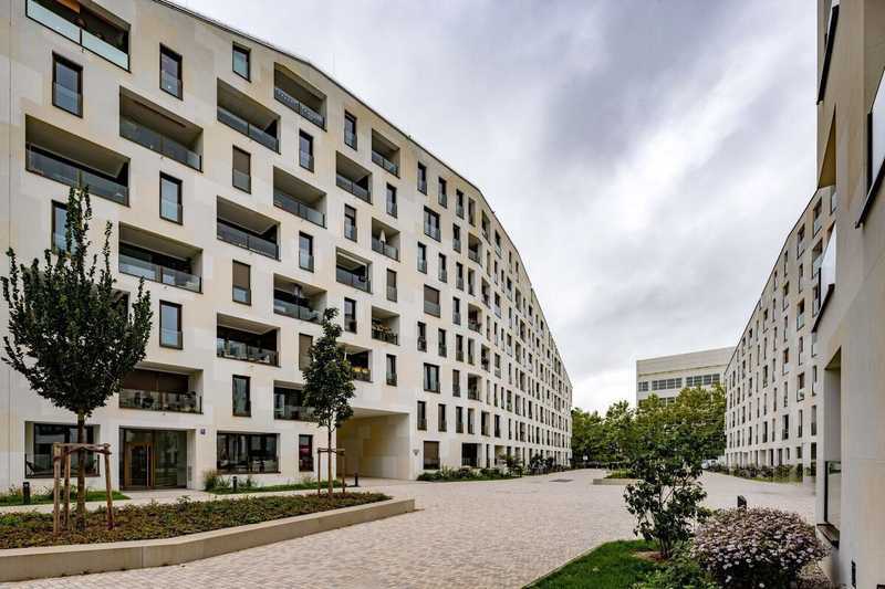 Moderne 4-Zimmer-Wohnung mit Balkon in München