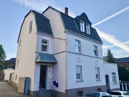 Etagen-Wohnung in Dreifamilienhaus