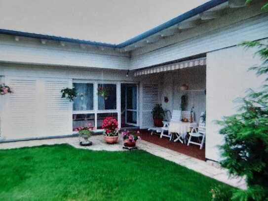 Renovierter, heller & ruhiger Bungalow, sonniger Garten, Garage, praktisches Gartenhaus, Privat