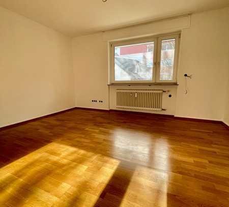 *CHATMANTES WOHNEN IN BORNHEIM MIT LAMINAT UND BALKON*