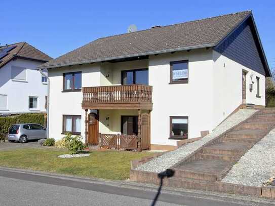 Attraktives Wohnhaus mit Einliegerwohnung in ruhiger Ortsrandlage!