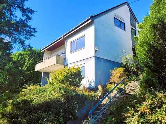 Zweifamilenhaus in exponierter Lage mit toller Aussicht und großem Grundstück!