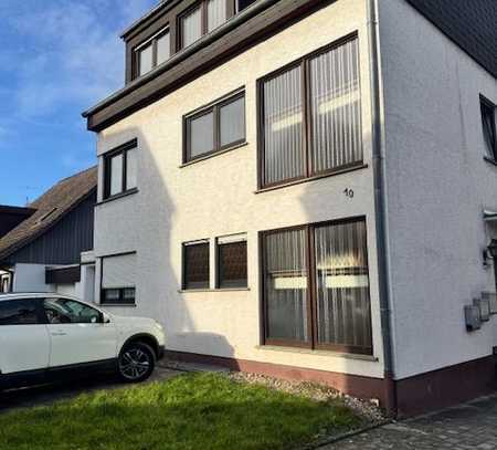 Dachgeschosswohnung mit ausgebautem Spitzboden, Balkon und Stellplatz in Mülheim-Kärlich