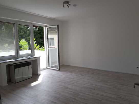 Helle, renovierte Wohnung in zentraler Lage mit Einbauküche und Balkon